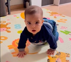 A qué edad gatea un bebé: guía y respuestas