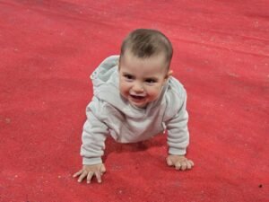 A qué edad gatean los bebés