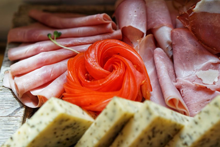 ¿Las embarazadas pueden comer embutidos?
