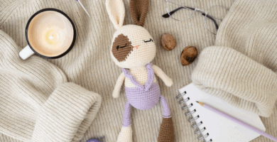 juguete-de-peluche-lindo-hecho-de-ganchillo