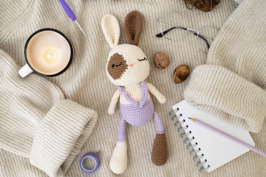 juguete-de-peluche-lindo-hecho-de-ganchillo